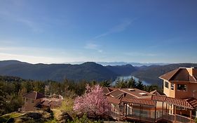Villa Eyrie Resort